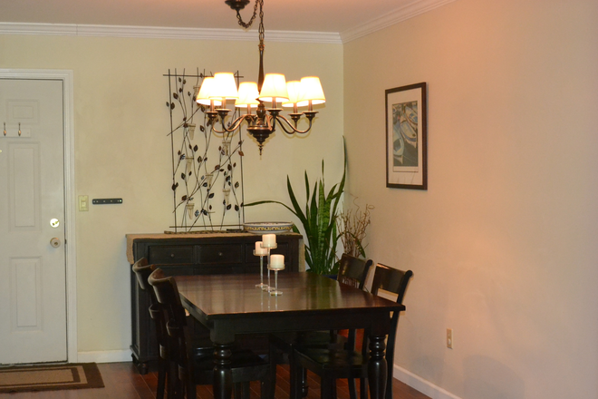 Dining area - 3 Bdrm. Heat Included! Washer/Dryer/DW. > Available 6/1 Apartments