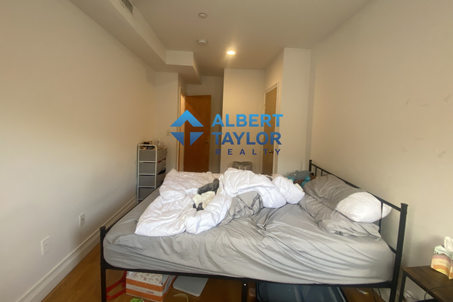 Bedroom #3 - 4 Bed Split Seconds from Campus!! Apartments