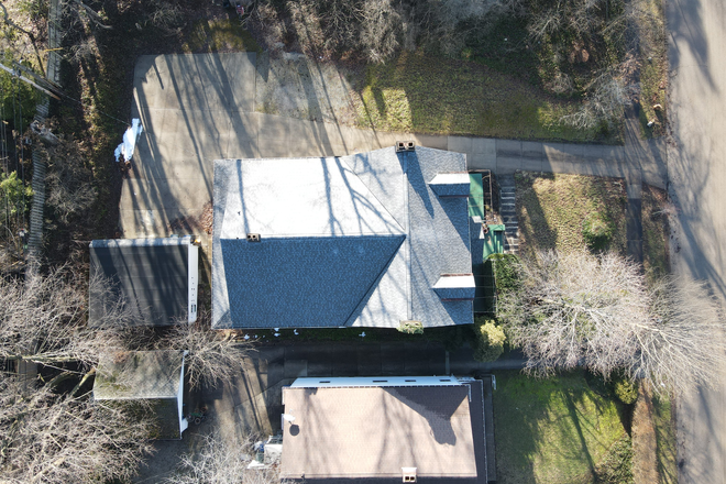 Another view of the large and spacious parking area for multiple vehicles - This well-maintained duplex is only a short walk to Case Western, local shops, food, bars, etc. Duplex