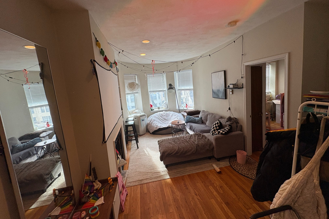 57 Westland #4 - [9.1.2026] 2 beds/ 1 bath on WESTLAND Ave [No broker fee][Low move-in cost][Pets OK]