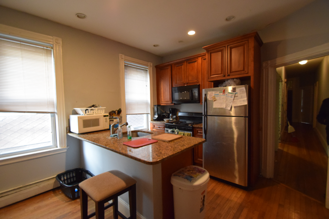 _ - SPACIOUS 5 BEDS/2 BATHS WITH PORCH LAUNDRY IN THE UNIT 09/01/2025 Apartments