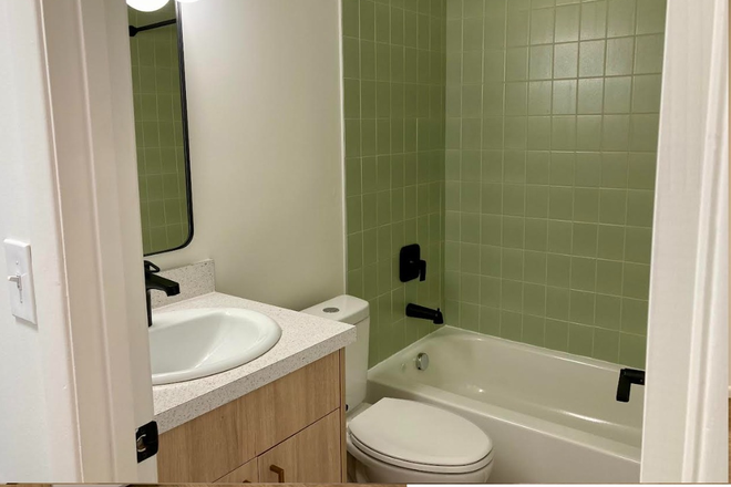 Bathroom - Very nice 2-bedroom apartment, close to campus and Trax