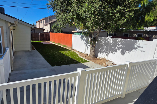 Side Yard - PASADENA OXFORD