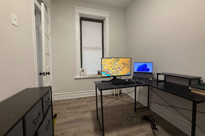 Bedroom 1 - SUBLEASE 2 BED/1 BATH UNIT - UIC AREA Apartments