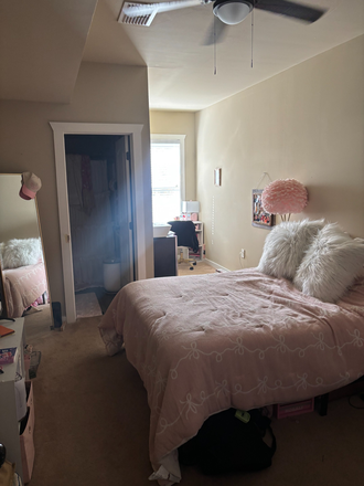 Overview of bedroom standing from the door - Highpointe