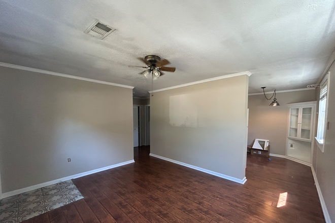 Living room to kitchen - Single Family Home for Rent