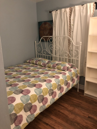 Private Bedroom (Queen bed) - Private room in Adanac Road, Scarborough! Furnished+Utils! House