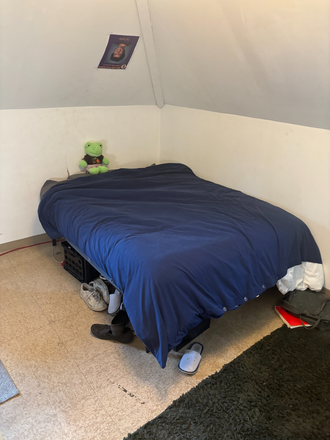 Example bedroom - West Oak St house 5 minute walk to campus