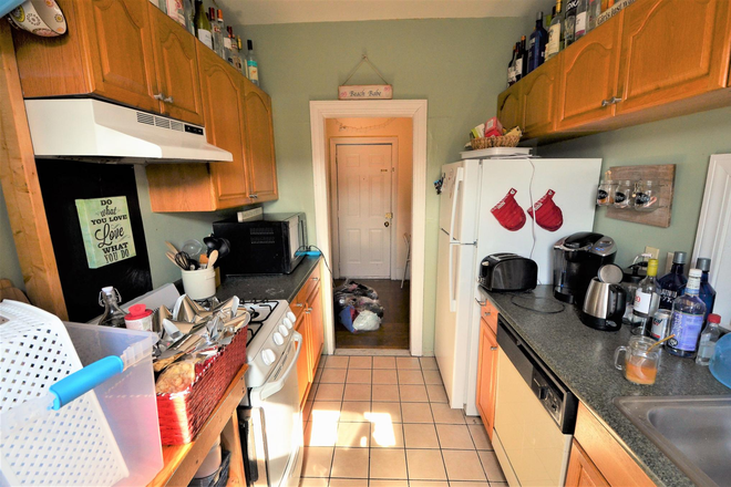 . - Spacious 3-bed on Hemenway St! Available 9/1/25