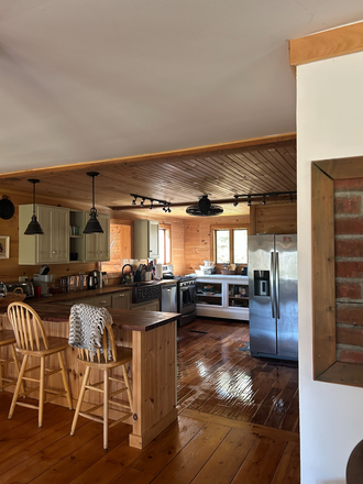 Kitchen - 3 Bedroom House on 10 acres, 20 min from campus