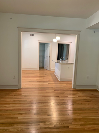 Overall view - Looking for roommate (Private Bathroom/ Shuttle in front of house)