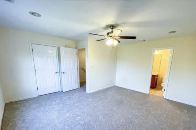 Bedroom Unfurnished - 1 Bedroom/Bath in 3 bedroom house - Close to campus