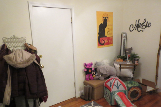 . - Spacious 1 BR on Haviland! Avail 9/1 Apartments