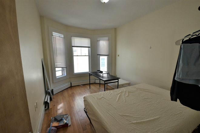 bdrm - Can be used as a 3 bedroom or 4 bedroom Apartments