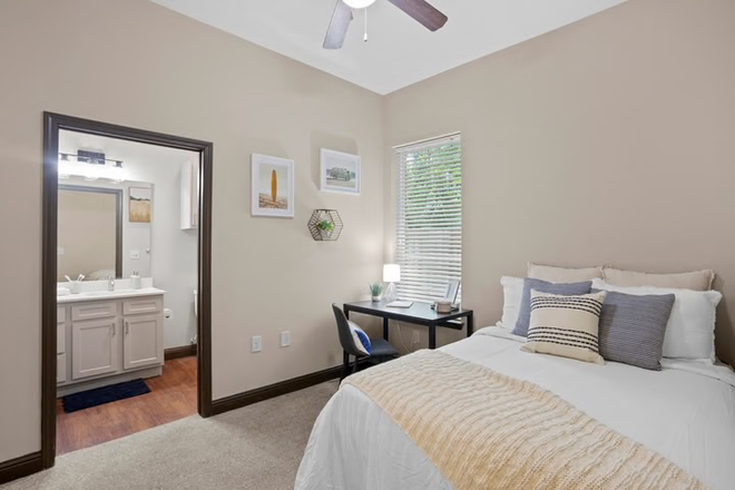 Bedroom - Sublease available 4x4 all girl! Apartments