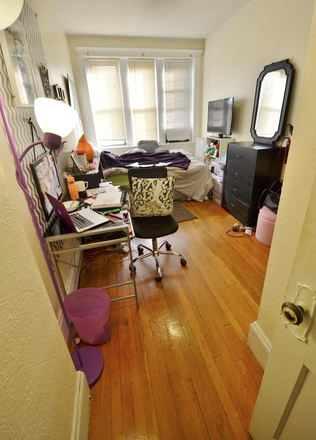 . - 4Bed apartment in the Peterborough Neighborhood