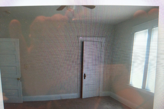 Spacious bedroom - Great Xavier House - 2 minute walk to campus