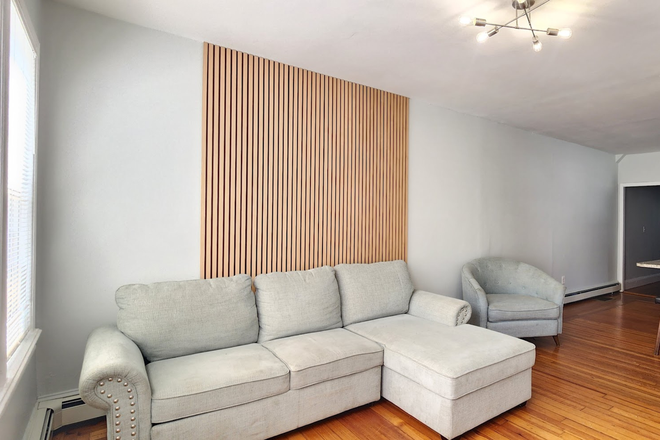 Living Room - Co-Living Room Includes WIFI, AC, Heat, Electric, Water/Sewer - Month to Month Apartments