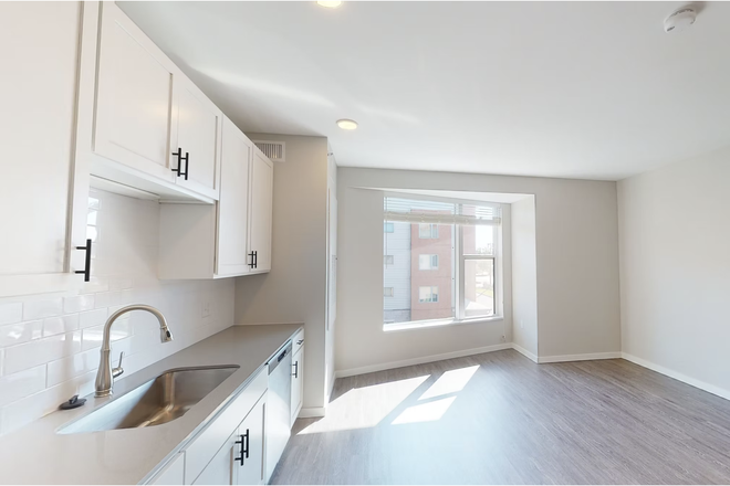 Kitchen - Studio Near Cleveland Clinic - Available May 2026