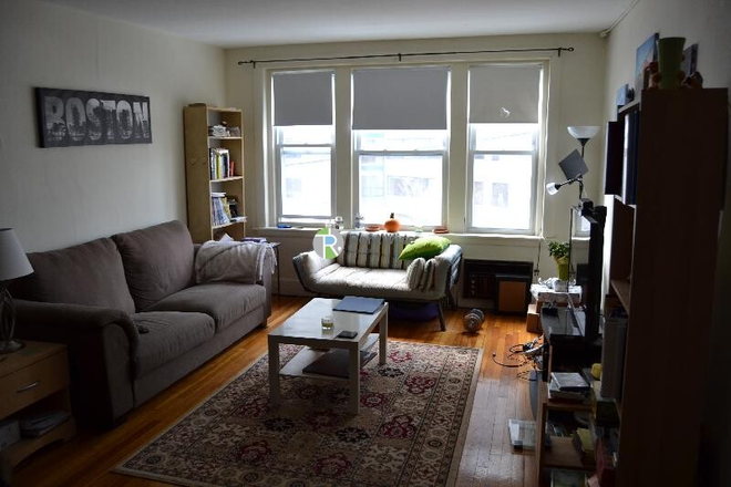 1 - AVAIL NOW-Gorgeous BROOKLINE 2 bed, H/HW inc. Cat ok. NO FEE!