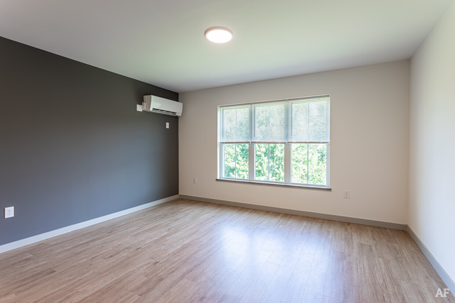 Living Room - 70 University Drive - 1BR, 2BR, 3BR & Studios Apartments