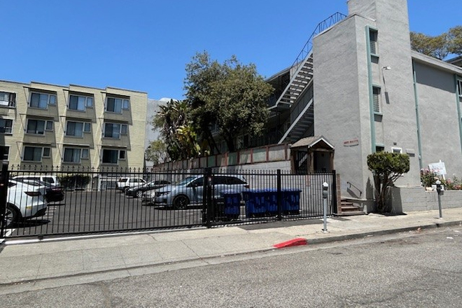 10 - Comfortable, cozy 1-bdr right at downtown Shattuck Ave