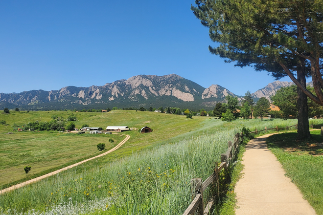 View of mountains - Bedroom available for rent in beautiful townhouse in South Boulder