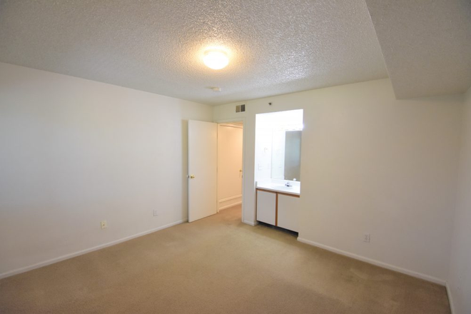 north bedroom - East Campus 2 Bed, 1 Bath