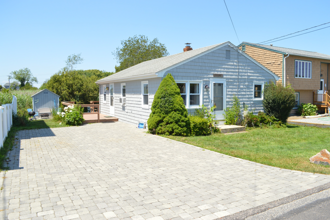 Exterior - 67 Chestnut Ave House