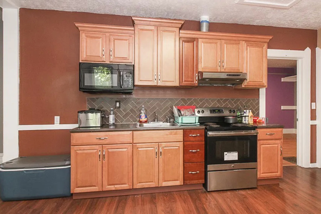 Kitchen - Spacious Rental in Prime Cleveland Location Duplex