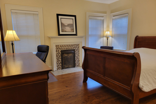 Room View 1 - Private furnished studio (1 BR/1BA) – Walk to Emory! (male only) House