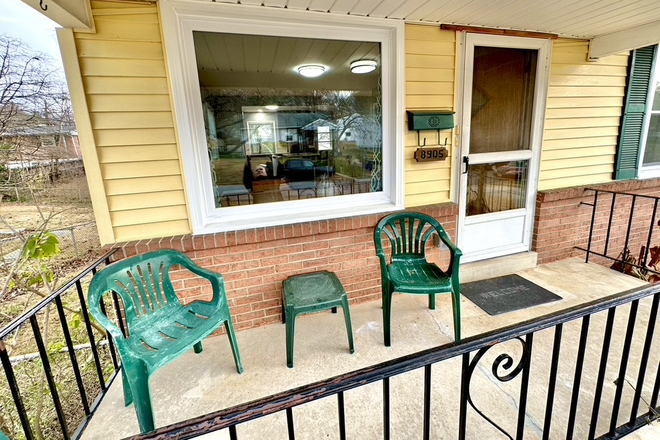 Sunny front porch! - 5 HUGE MASTER SUITES! GOURMET KITCHEN! LUXURY BATHS! NEW RENOVATION! FREE PARKING! AUG 2026! House