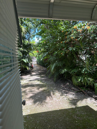 Private entrance at the end of the driveway - NOW AVAILABLE - Furnished studio - Private access - Beautiful greenery - UM students/faculty only Apartments