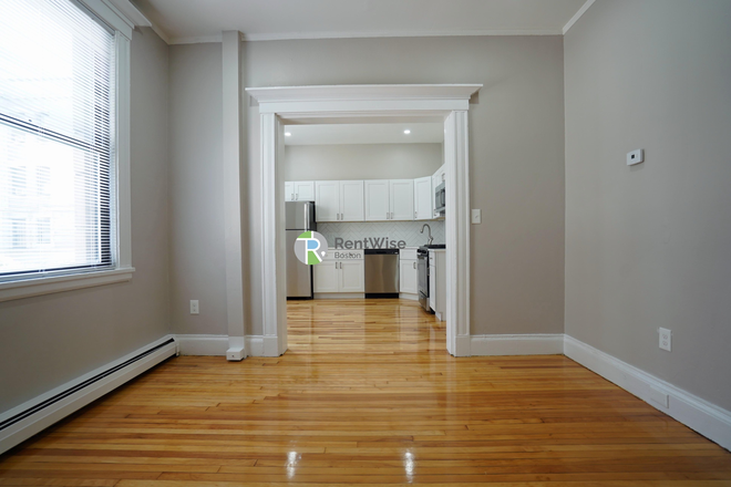 1 - SEPT 2026-Gorgoeus Allston 4 bed, 2 bath. No Broker Fee! Apartments
