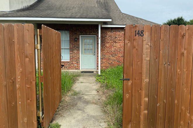 Outside view - Lake Beau Pre Condo, close to campus, near levy trail