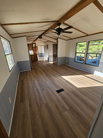 Open floor plan - 3 bdrm 2 bath Country living 5 minutes to Purdue (West Lafayette) House