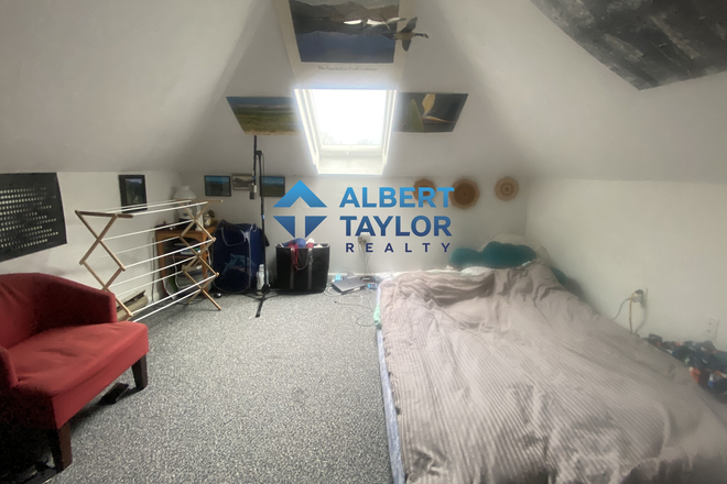 Bedroom #5 - MASSIVE 5 bed 2 Bath on South Huntington!!