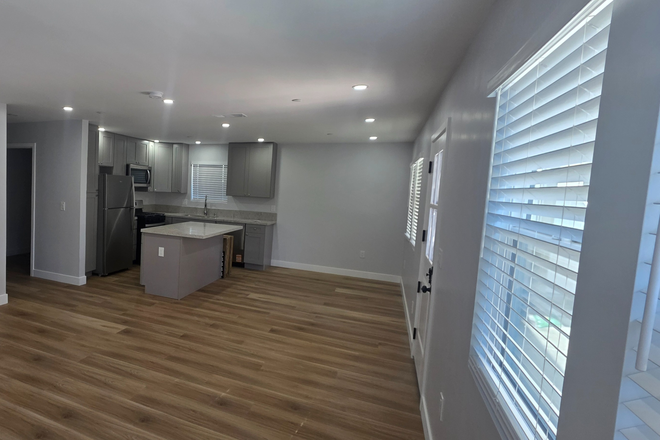 Livingroom - PASADENA OXFORD House