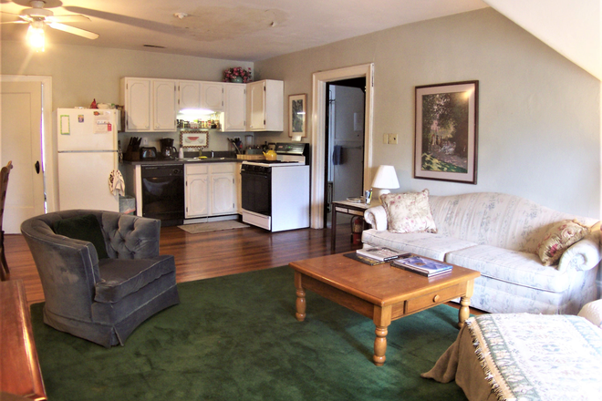 Kitchen/Living room - SUBLET JUNE & JULY * GASLIGHT! CLIFTON ** FURNISHED ** ALL UTS + WIFI INCLUDED ** CLEAN QUIET Apartments