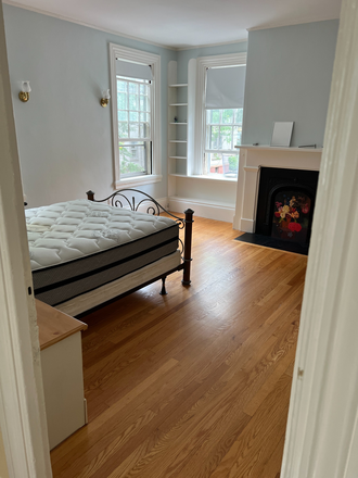 Furnished sunny south-facing spacious bedroom with closet - Furnished Spacious Bedroom w/ Personal Bathroom, Close to Brown and RISD on College Hill
