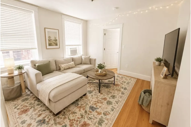 Living room - Beacon Hill 2 bed, 1 bath Apartments