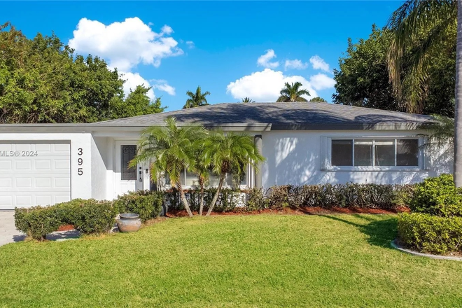 Exterior - Single Family House Close to Campus and Beach