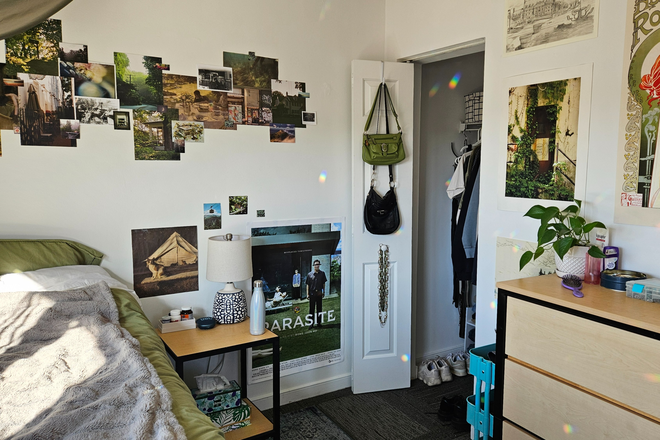 Bedroom - South Campus Commons 2 Apartments