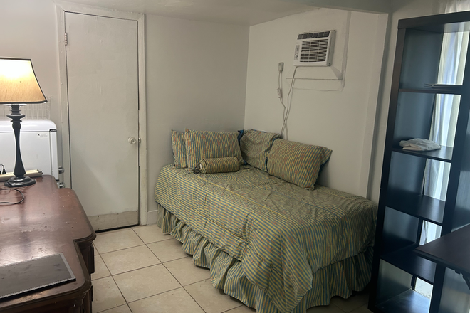 Bed and Bath - Small 1 Room efficiency behind old Grove home