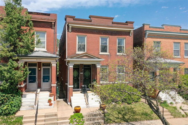 Outside Street View - Beautiful 3 Bedroom Townhome in Historic Shaw District