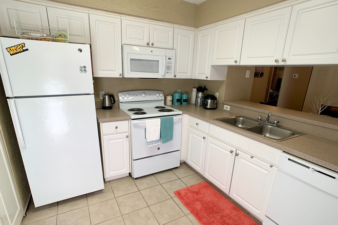 Kitchen - Riverwind at Alafaya Trail Apartment