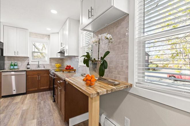 #1 - 3562 Nottingham (2BR/1BA) Apartments