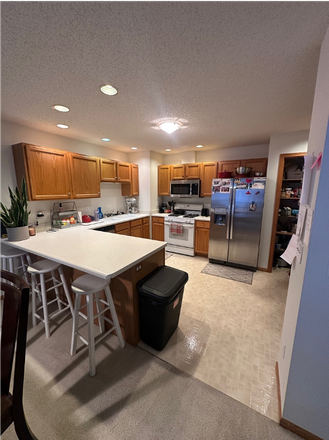 Kitchen - Townhouse 10mins away from campus