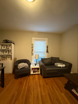Living Room - Charming house close to campus.