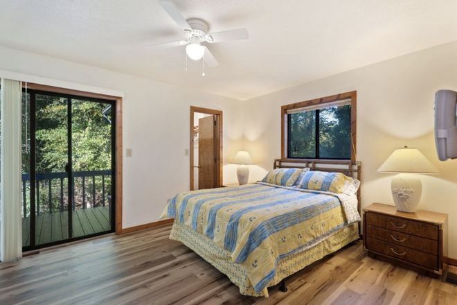 Larger Bedroom - 2BR 1.5 Bath Duplex Walk to Campus & Franklin St. Fully Furnished, Recently Renovated